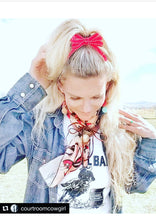 Load image into Gallery viewer, Kickin Tail Day Bows